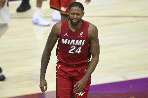 mk体育-官方：海史密斯成功接受右膝半月板撕裂修复手术 预计休战8-10周