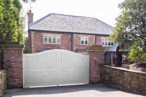 mk体育官网-太阳报：福登的父母因与邻居发生争吵，决定出售价值300万镑豪宅