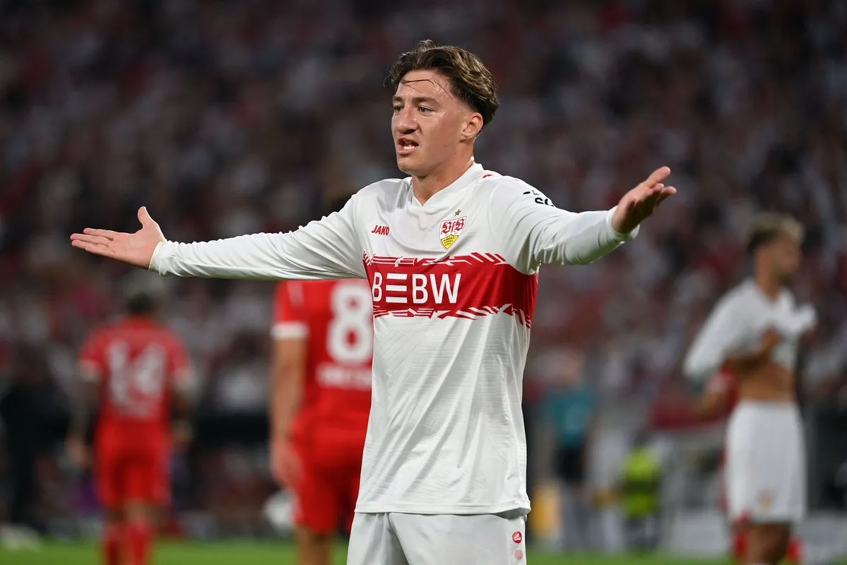 砍树！德天空：曼联引进施蒂勒传闻不实，他会留在斯图加特